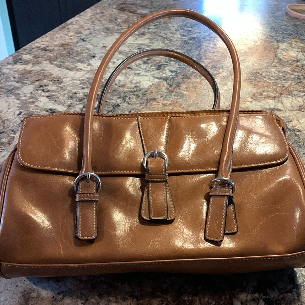Beige purse with 2 compartments